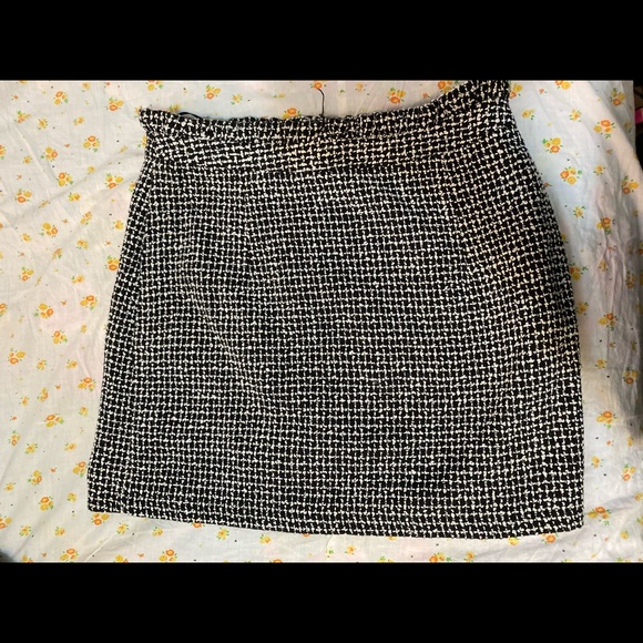 Black and white tweed button skirt - Picture 3 of 3
